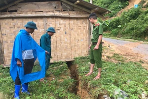 Vết nứt tại bản Nam Tiến 2, xã Bảo Nam.