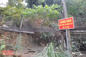 Mưa lũ kéo dài khiến địa chất ở huyện Kỳ Sơn bị tác động, nguy cơ sạt lở cao.