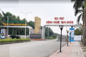 Trường ĐH Công nghệ Vạn Xuân đóng tại thị xã Cửa Lò, Nghệ An.