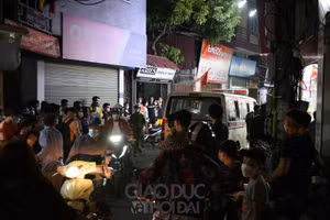 Xe cứu thương có mặt tại hiện trường.