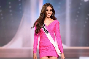 Khánh Vân thẳng tiến vào Top 21 Miss Universe