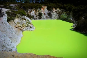 "Phòng tắm của quỷ" kỳ lạ ở New Zealand