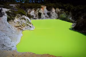 "Phòng tắm của quỷ" kỳ lạ ở New Zealand