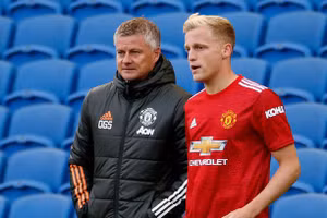 Van de Beek thường xuyên phải ngồi dự bị ở M.U.