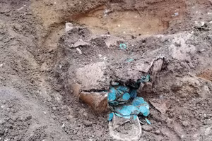 Phát hiện kho báu tiền vàng cổ ở trang trại châu Âu