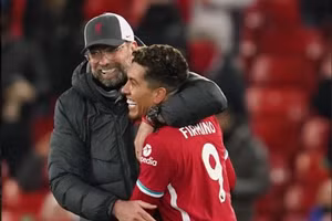 Hạ gục Tottenham phút 90, Liverpool lên đỉnh bảng