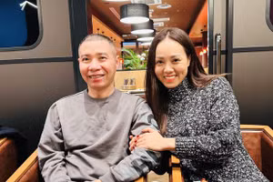 NSND Công Lý hóa 'soái ca' tặng quà 8/3 sớm cho vợ trẻ 