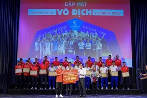 Nhà vô địch V-League ủng hộ đồng bào miền Trung 2 tỷ đồng