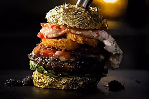 Có gì trong chiếc bánh burger đắt nhất thế giới?