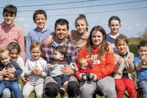 Cặp đôi Gwenny và Marino đã sử dụng các biến thể của 4 chữ cái giống nhau để đặt tên cho 11 người con của mình.