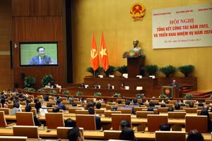 Chủ tịch Quốc hội Vương Đình Huệ phát biểu tại Hội nghị tổng kết công tác năm 2023 và triển khai nhiệm vụ năm 2024 của Văn phòng Quốc hội. (Ảnh: An Đăng/TTXVN)