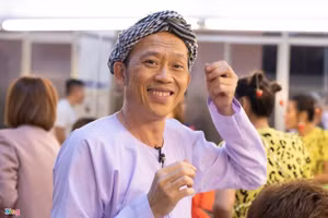 Sau ồn ào "ngâm" tiền cứu trợ, Hoài Linh làm từ thiện trở lại