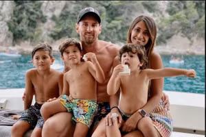 Các con Messi bật khóc khi bố muốn rời Barcelona