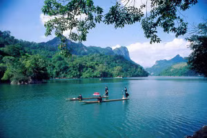 Hồ Ba Bể - Bắc Kạn.
