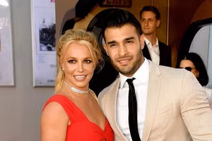 Britney Spears đính hôn sau khi được chấm dứt quyền giám hộ