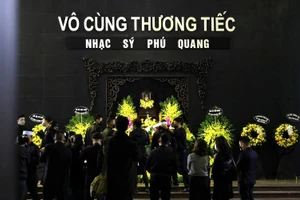 Nghệ sĩ Việt nghẹn ngào tiễn biệt nhạc sĩ Phú Quang