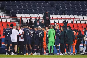 Sốc: “Nghỉ chơi” để phản đối trọng tài phân biệt chủng tộc tại Champions League