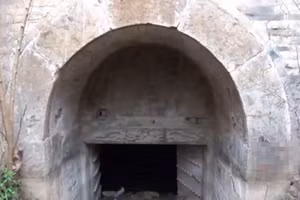  Lăng mộ của Đức Trang vương.