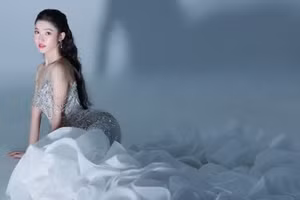 Á hậu Phương Nhi hé lộ hai mẫu dạ hội lộng lẫy cho Chung kết Miss International 