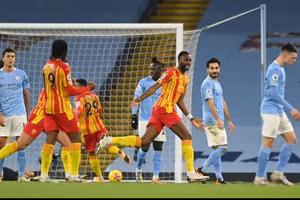 Man City hòa thất vọng đội áp chót bảng xếp hạng