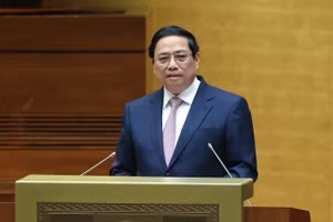 Thủ tướng Phạm Minh Chính nêu rõ, một trong những điểm mới rất quan trọng của Nghị quyết 42 là đã mở rộng ra toàn bộ các nhóm chính sách xã hội cho tất cả các đối tượng. (Ảnh: VGP/Nhật Bắc)