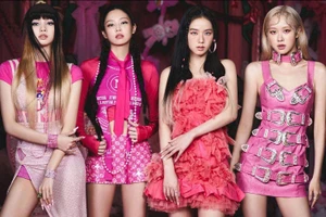 BLACKPINK nhảy 'See tình' khiến fan reo hò không ngớt