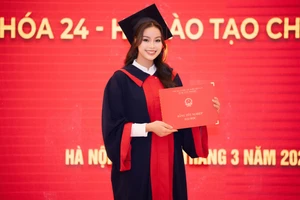 Á hậu Đào Thị Hiền tốt nghiệp loại giỏi Ngành Ngôn ngữ Anh, tiết lộ học cao học