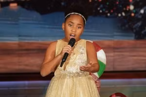 Thần đồng Opera 11 tuổi có thể hát 8 ngôn ngữ 