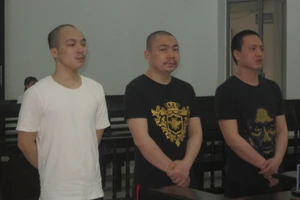 Bị cáo Zhao Jun, Zhang Bo, Liu Li Xu tại tòa.