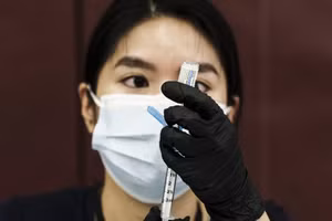 Mỹ khuyến cáo ngừng tiêm vaccine Johnson & Johnson