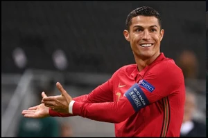 Siêu sao Ronaldo “xô đổ” hàng loạt kỷ lục “vô tiền khoáng hậu”