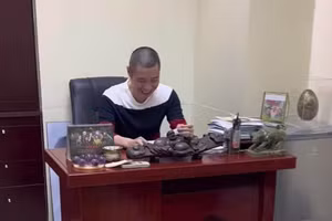 NSND Công Lý phấn chấn trở lại làm việc sau thời gian bệnh nặng