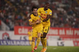 Văn Toàn và Brandao toả sáng giúp HAGL tiếp tục giữ vững ngôi số 1 LS V-League 2021 ảnh: Viên Viên