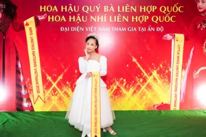 Mẫu nhí Phùng Hiểu Anh đăng quang Hoa hậu Nhí Liên hiệp quốc