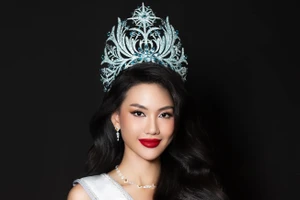 Thị phi bủa vây tân Miss Universe Vietnam Bùi Quỳnh Hoa 