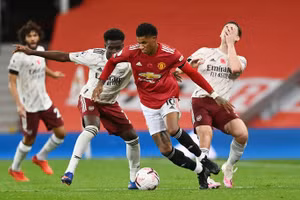 Marcus Rashford sẽ là mối nguy hiểm thường trực trước cầu môn ArsenalẢnh: REUTERS