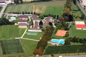 Le Rosay - ngôi trường nội trú đắt nhất thế giới.