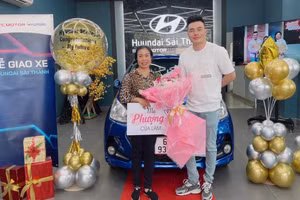 Sao Việt hào hứng khoe quà ngày 8/3