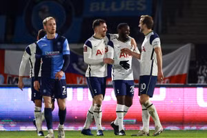 Siêu sao bùng nổ, Tottenham ngược dòng hạ đẹp Wycombe