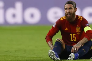 Ramos dính chấn thương khi khoác áo tuyển quốc gia Tây Ban Nha.