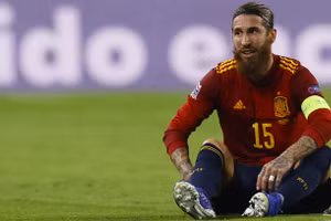 Ramos dính chấn thương khi khoác áo tuyển quốc gia Tây Ban Nha.