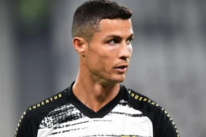 Ronaldo dương tính với Covid-19 hiện đang phải cách ly.