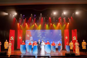 Sâu lắng giai điệu tự hào như đóa hoa thơm dâng lên Người