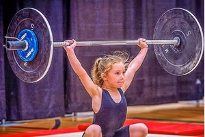 Cô bé 7 tuổi "khỏe nhất thế giới" có thể nâng tạ tới 80kg