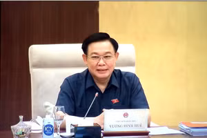 Chủ tịch Quốc hội Vương Đình Huệ chủ trì phiên họp. Ảnh: VGP/Nguyễn Hoàng