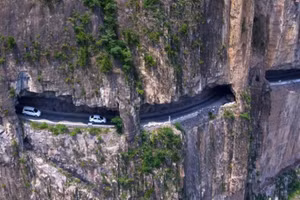 Con đường xuyên núi.