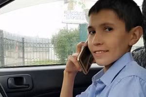 Người đàn ông "lão hóa ngược", 32 tuổi trông như cậu bé 14 tuổi