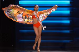 Ngọc Châu mang 'giấc mơ Việt Nam' lên sân khấu bán kết Miss Universe 2022