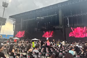Sân Mỹ Đình đông nghịt trước giờ mở màn concert của BLACKPINK