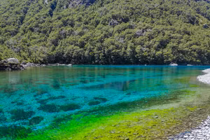 Hồ nước ngọt sạch nhất trên thế giới nhưng không ai được phép vào